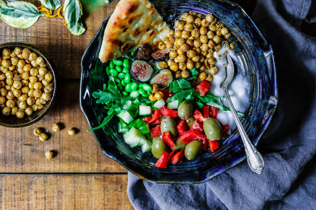 Vegan essen in Harburg: Abbild von Teller mit Reis und Kichererbsen