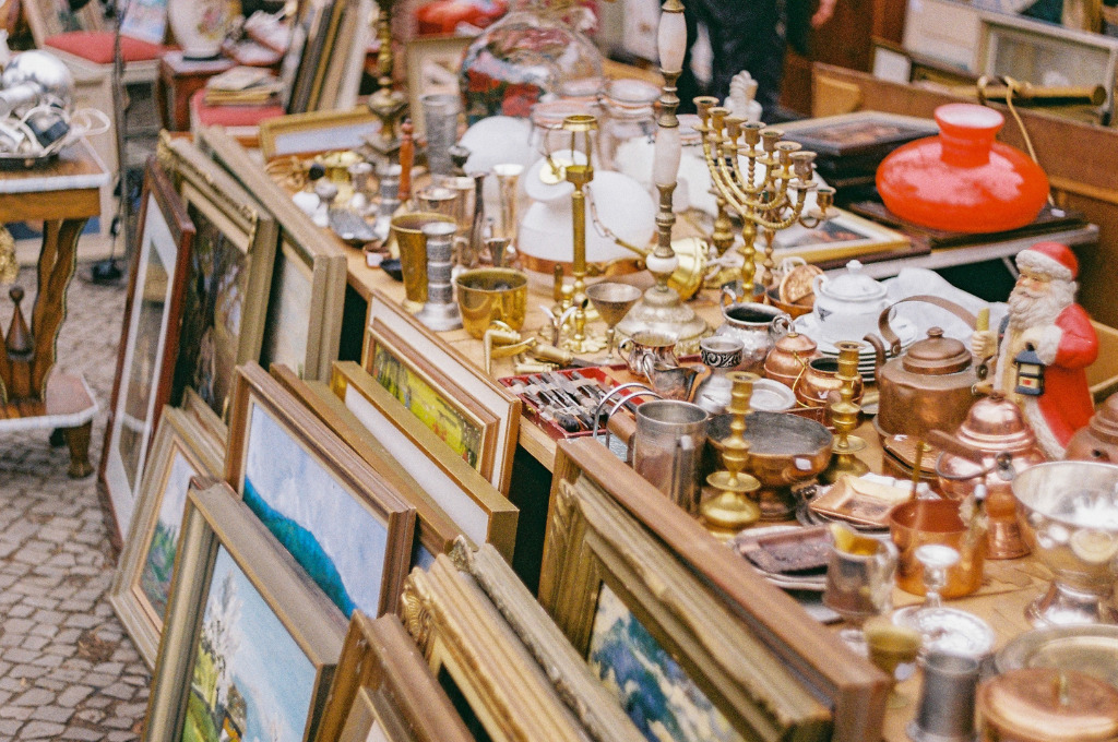 Flohmärkte im Landkreis Harburg: Abbild von Flohmarktstand