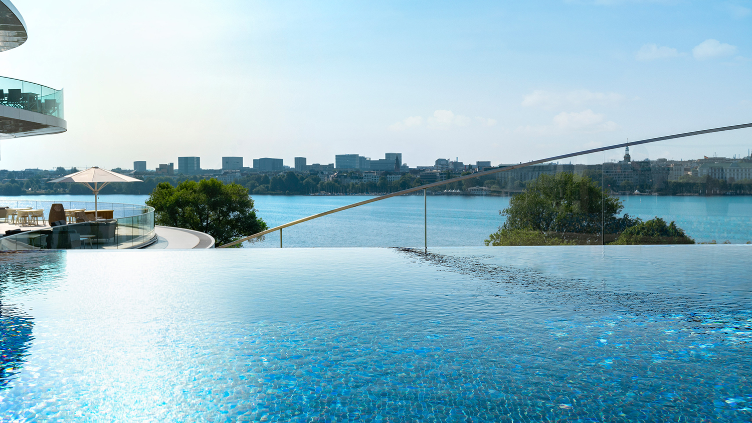Thermen in Hamburg: Infinity Pool im The Fontenay