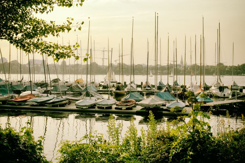 Bootsverleih in Hamburg, Boote im Hafen