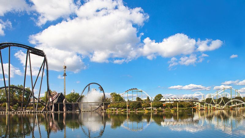 Freizeitparks bei Hamburg: Seeblick im Heide Park