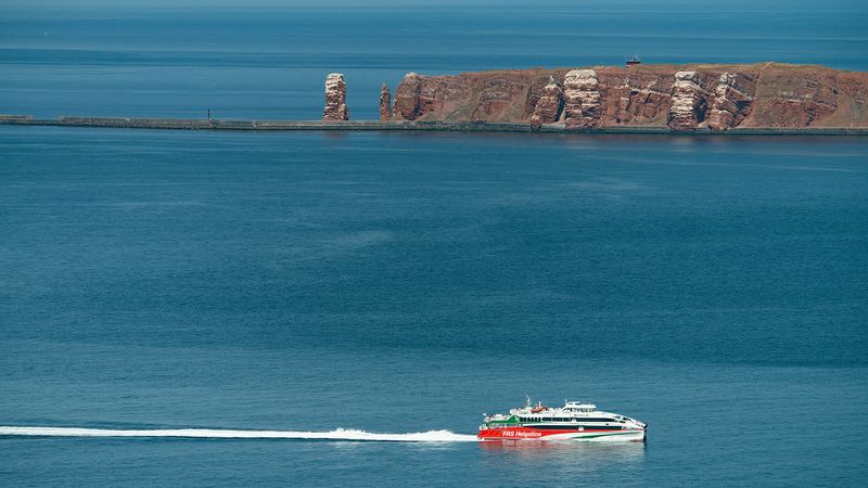 Halunder Jet vor Helgoland