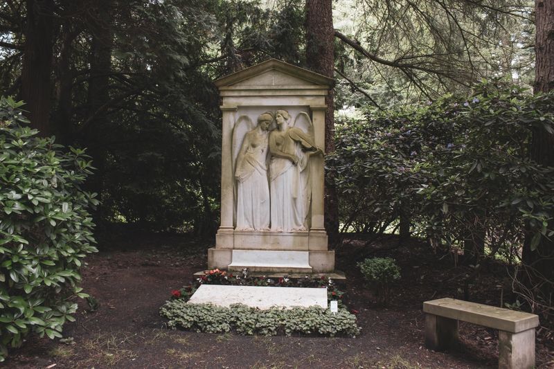Alter Grabstein im Ohlsdorfer Friedhof.