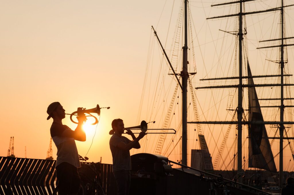 Mann, Trompete, Hafen, Musik