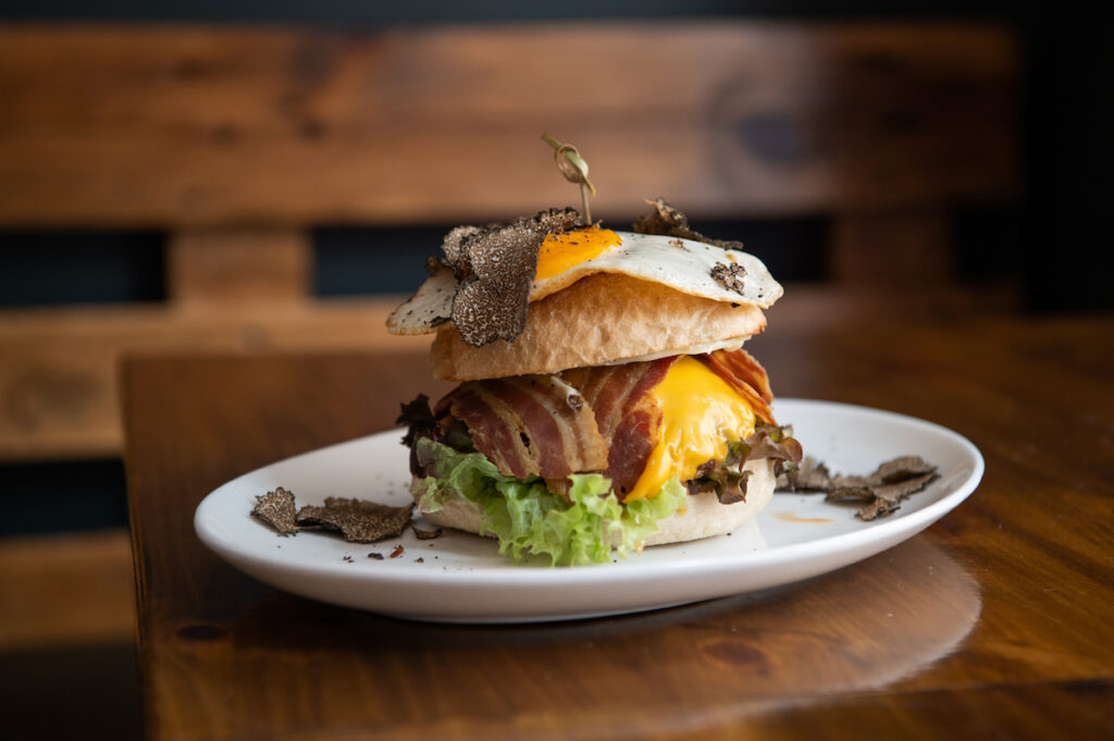 Beste Burger in Hamburg: der Wild-Truffle-Burger von EDELSATT