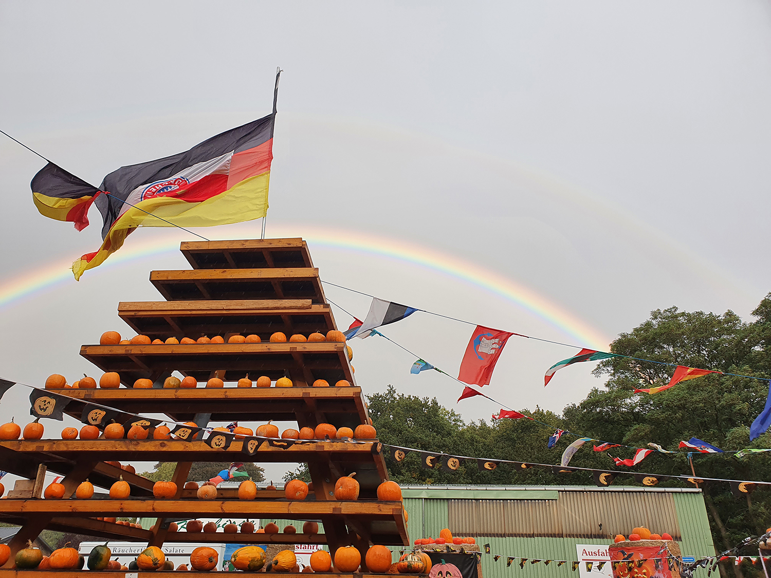 Kürbispyramide beim Enten- und Spargelparadies