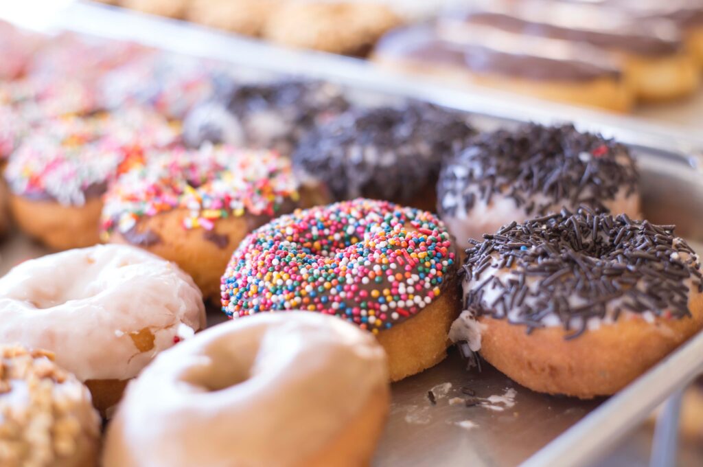 Donuts in Hamburg: Theke mit Donuts