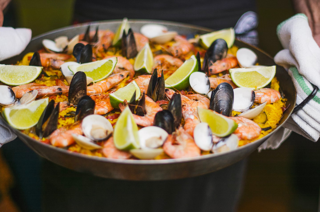 Spanische Restaurants in Hamburg, Teller mit Paella