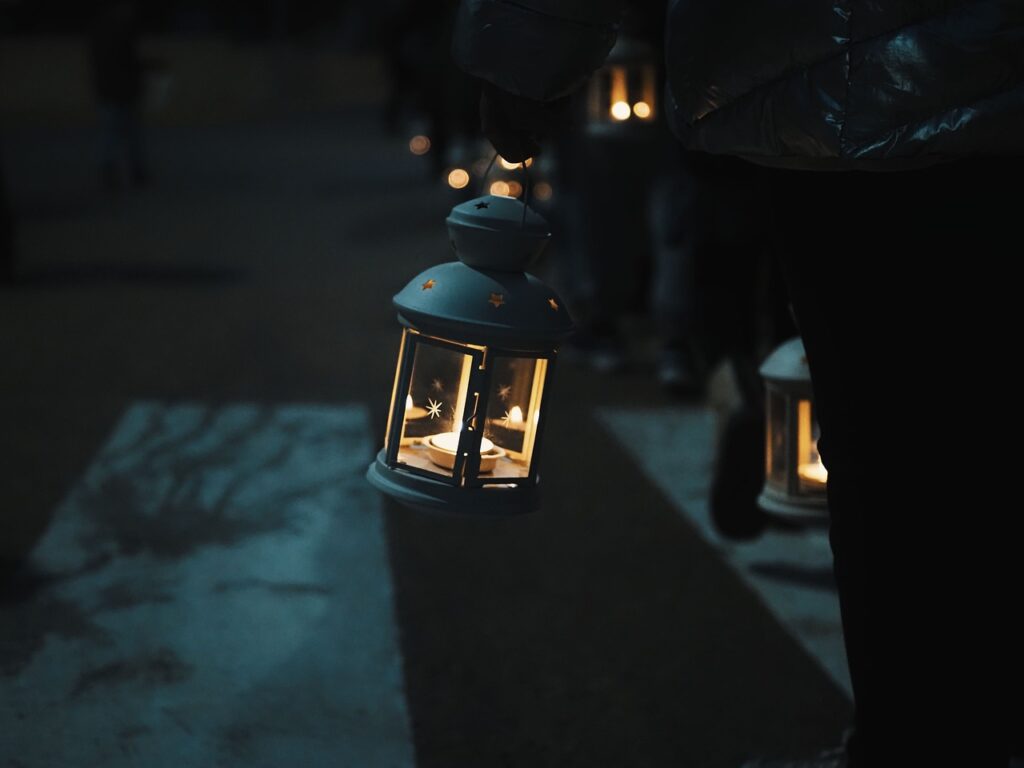 Laternenumzüge in Hamburg, Laterne bei Nacht