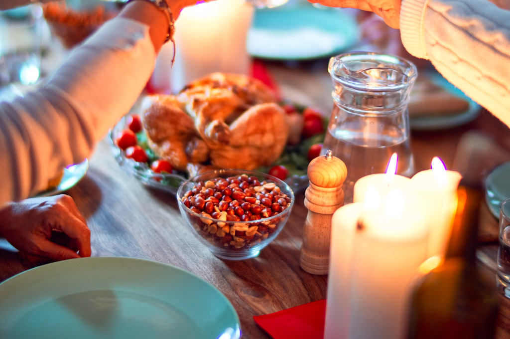 Gans essen in Hamburg, Esstisch mit Essen