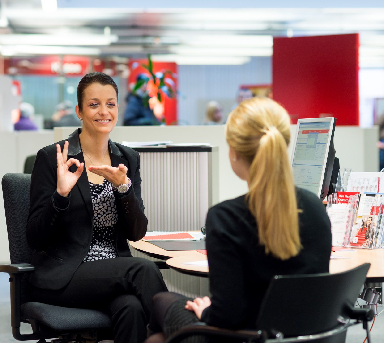 Verständliche Bankberatung in Gebärdensprache Haspa Insider