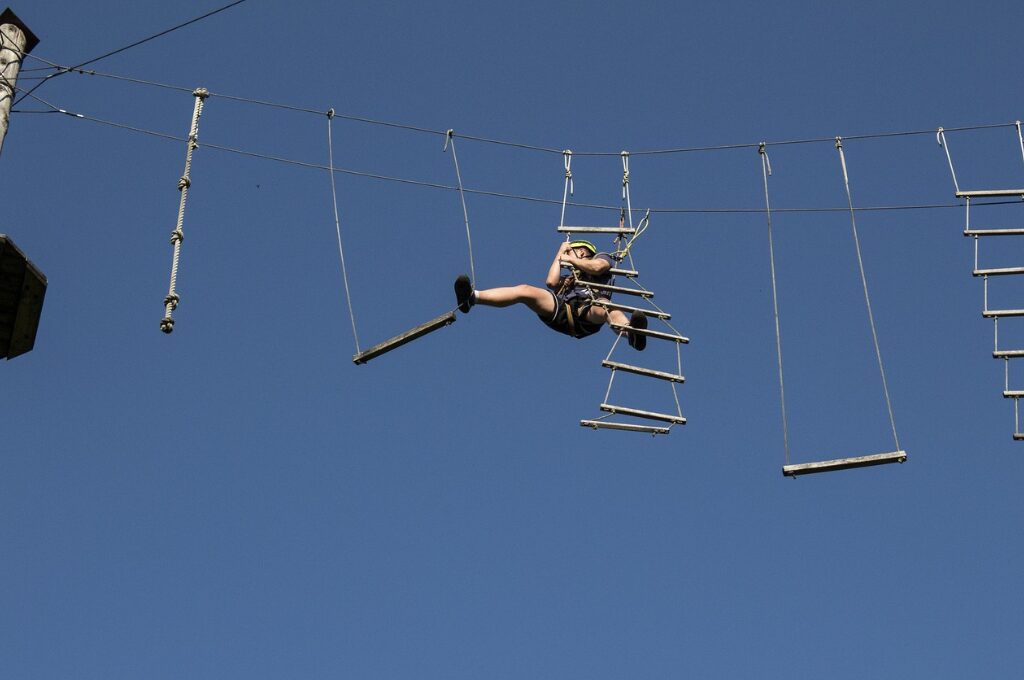 Kletterwald in Hamburg, Mann im Hochseil