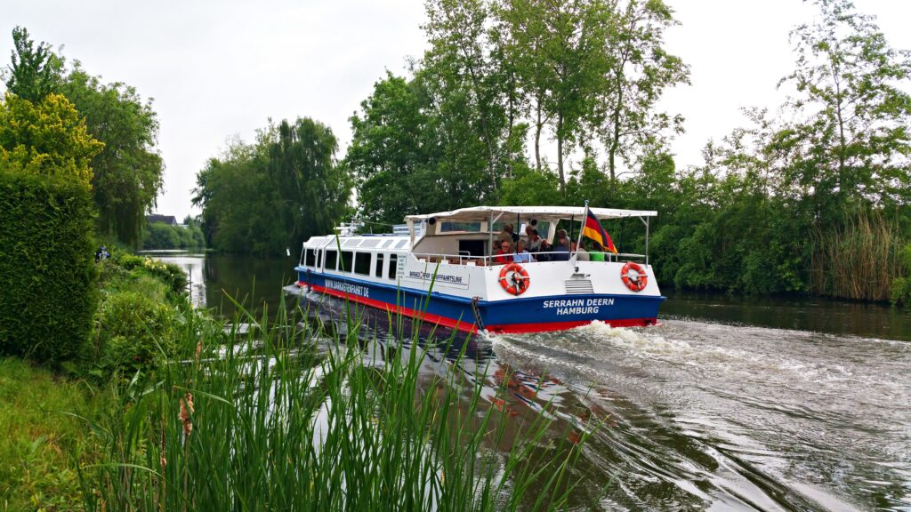 HaspaJoker Highlights im April: Ein Schiff der Bergedorfer Schifffahrtslinie