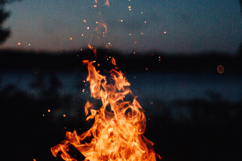 Osterfeuer Symbolbild