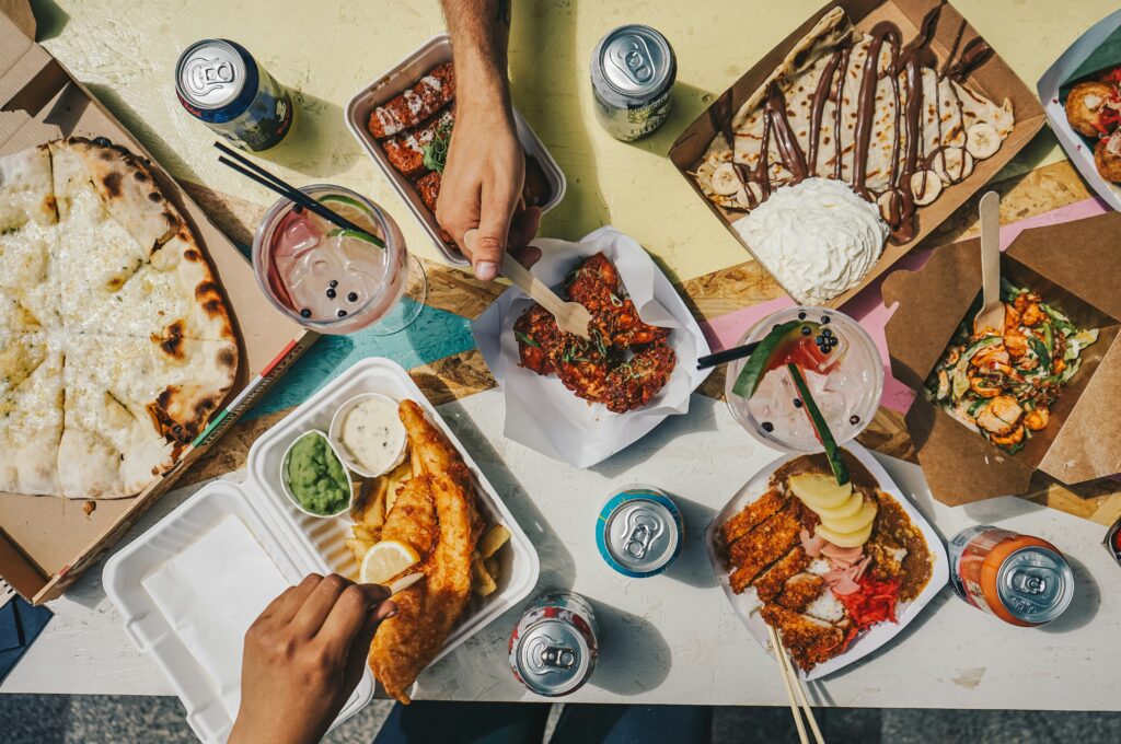 Mittagstisch in Hamburg: Bild von einem Tisch voll Essen