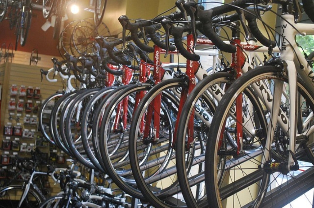 Fahrräder in einem Fahrradshop