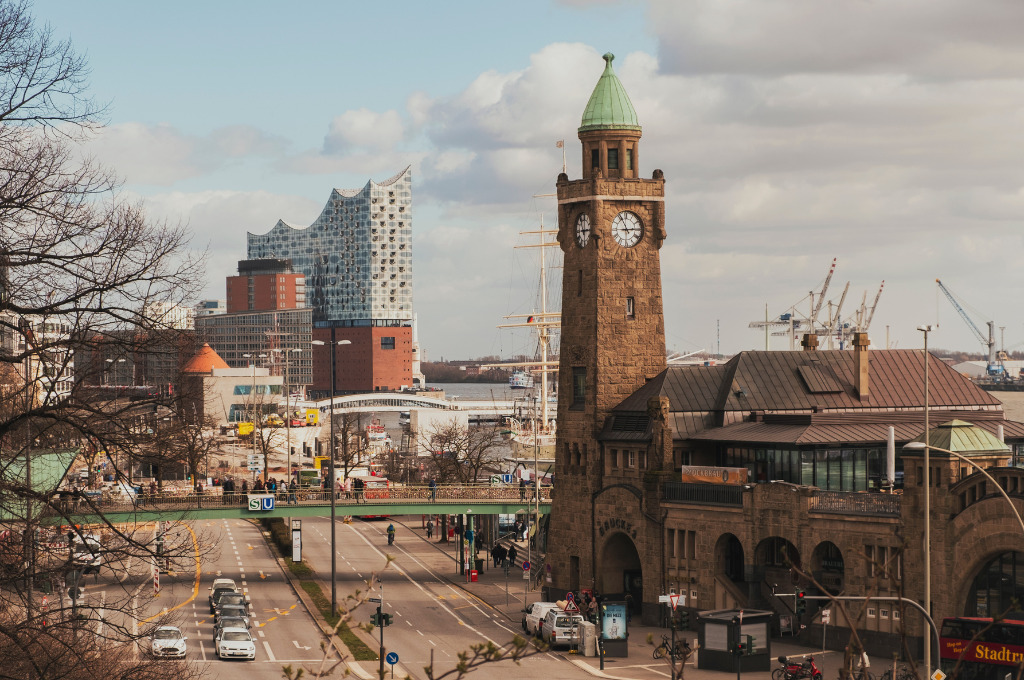 Hamburg im September, Veranstaltungen, Foto von den Landungsbrücken und der Elphi