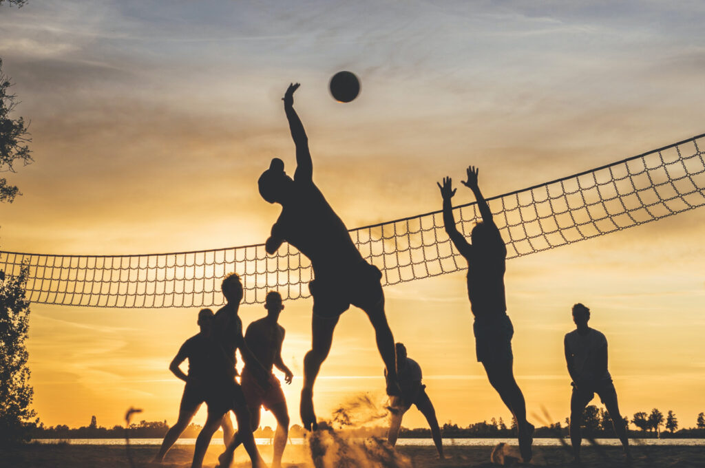 Trendsportarten in Hamburg: Spieler beim Beachvolleyball
