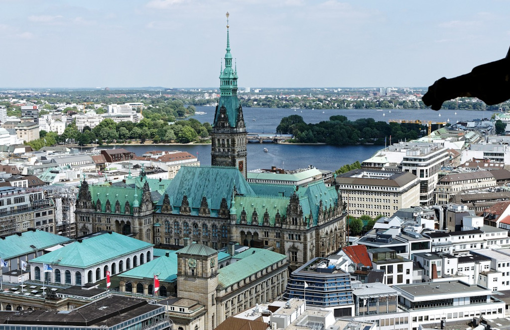 Bürgerfest in Hamburg: Tag der Deutschen Einheit: Rathaus und Alster