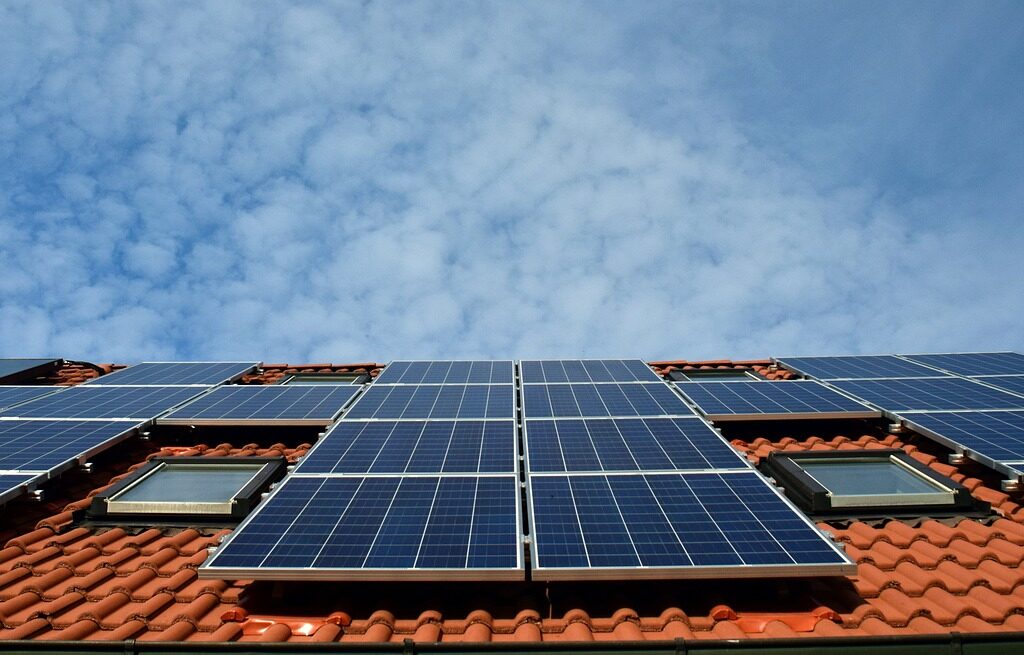 Photovoltaik in Hamburg: Solarmodule auf Hausdach