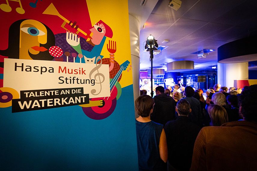 Reeperbahn Festival: Haspa Musik Stiftung, Konzert in Haspa Filiale