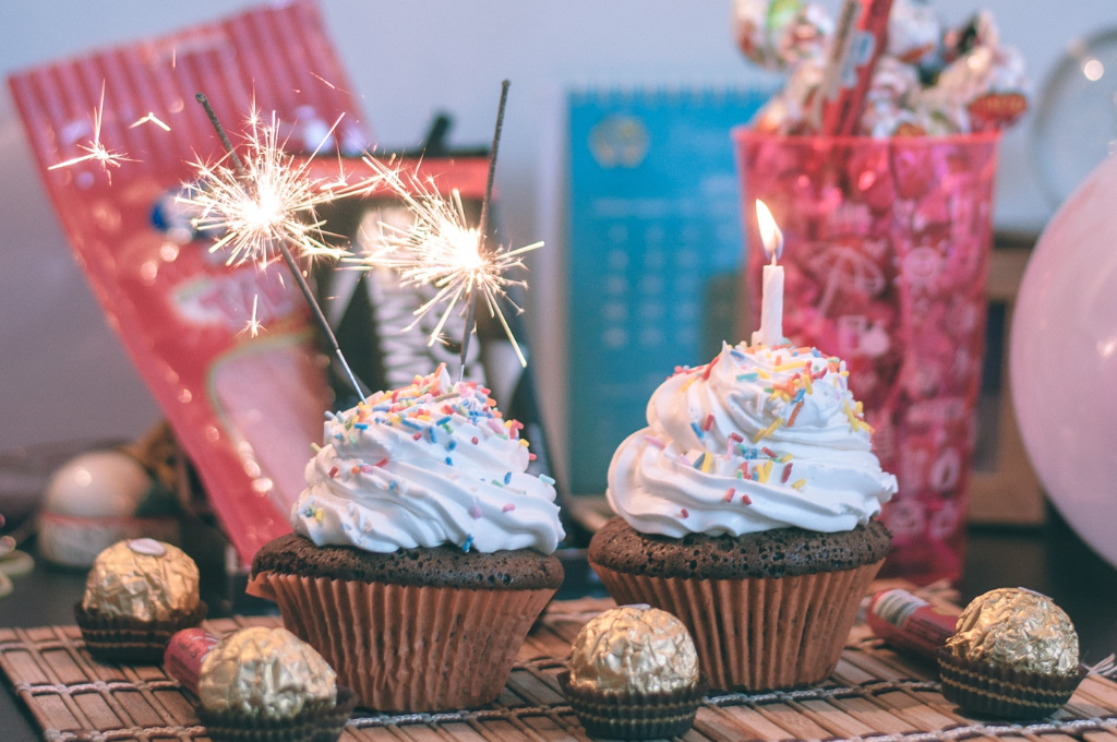 Geburtstag in Hamburg, Zwei Cupcakes mit Kerzen