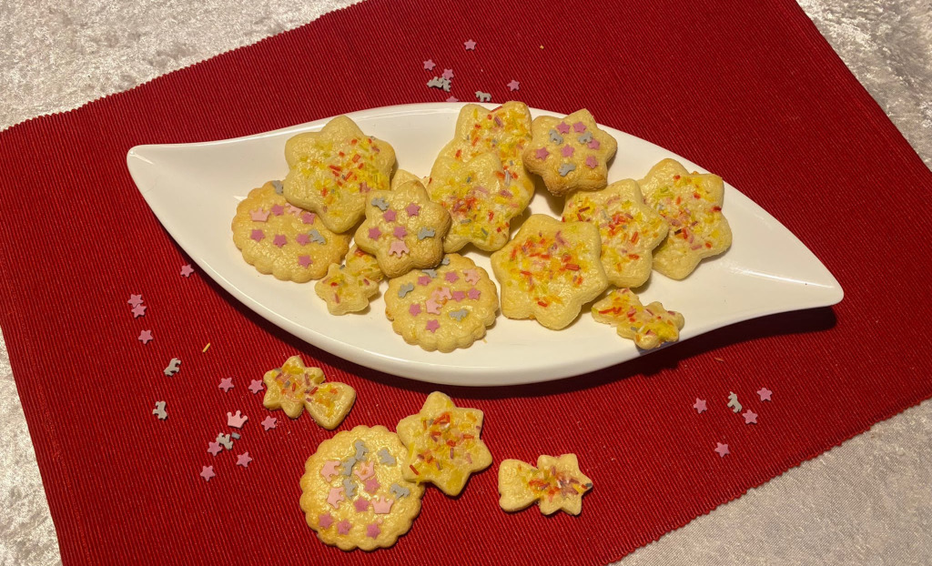 einfache Rezepte zum Backen Weihnachten: Butterplätzen mit bunten Streuseln