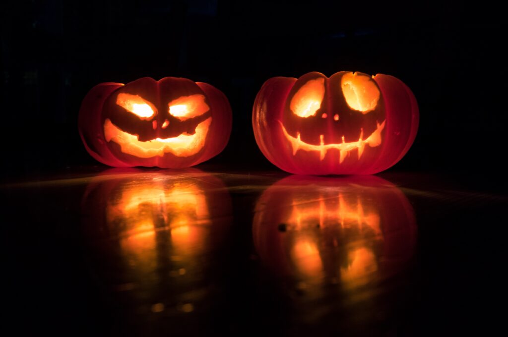 Halloween in Hamburg, zwei Kürbisse