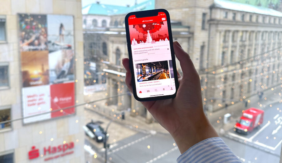 How-to HaspaJoker App: App auf Handy in Hand