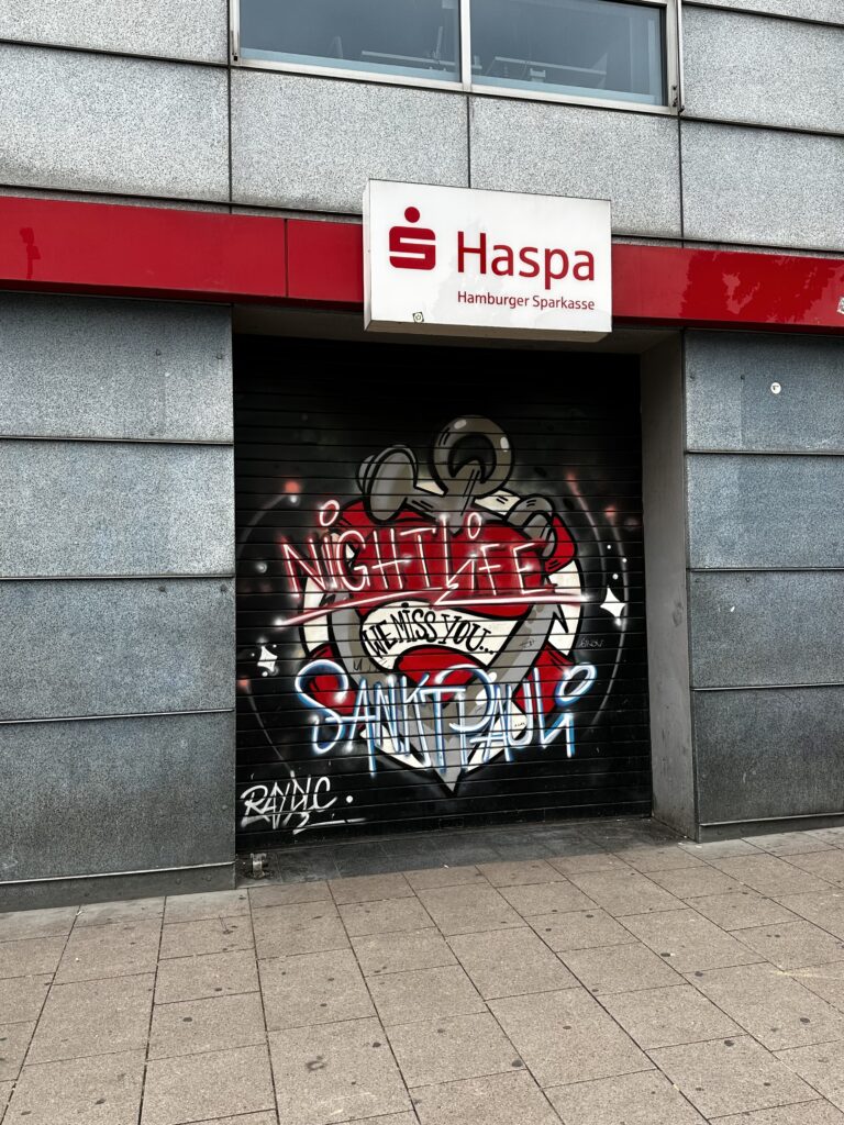 Silbersack Hood St. Pauli: Haspa Grafitti