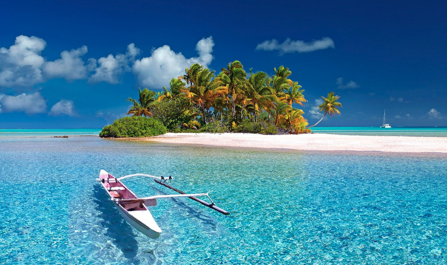 HaspaJoker Vorteile in der Reisewelt genießen. Tropische Insel mit Boot