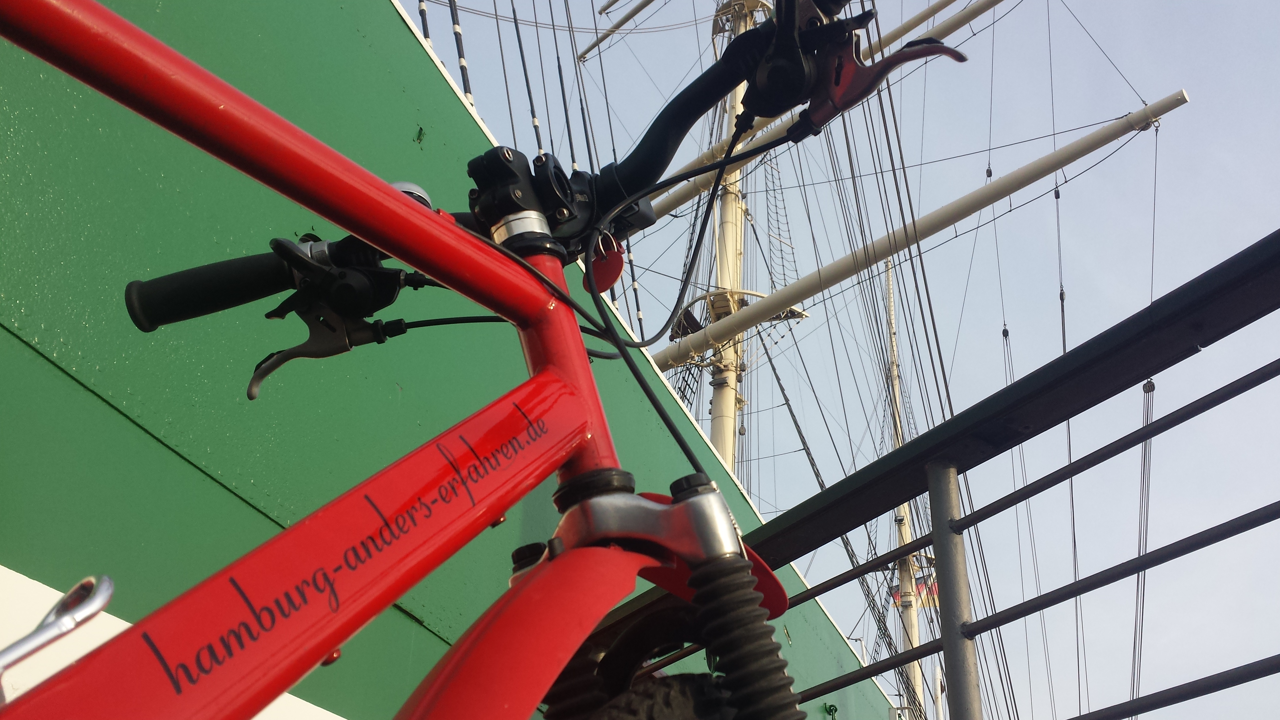 Fahrradverleih in Hamburg: Ein rotes Fahrad von Rad auf Bestellung