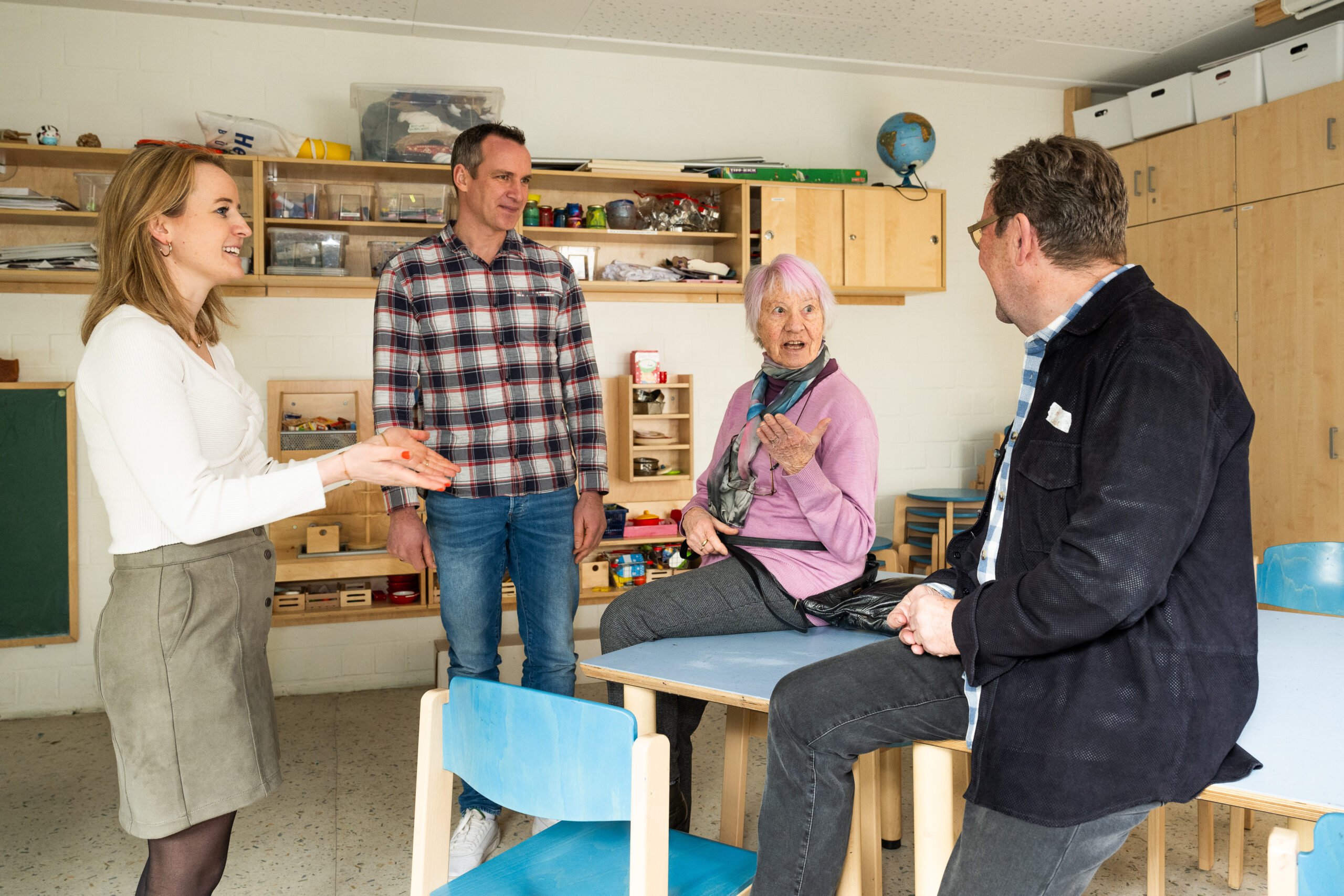 Stiftungszweck finden: Die Stifter Liselotte Menzer (2 v.r.) und Holger Schukz (rechts) lassen sich von Tobias Lucht und Angelika Krull von der ARCHE über anstehende Förderprojekte informieren.