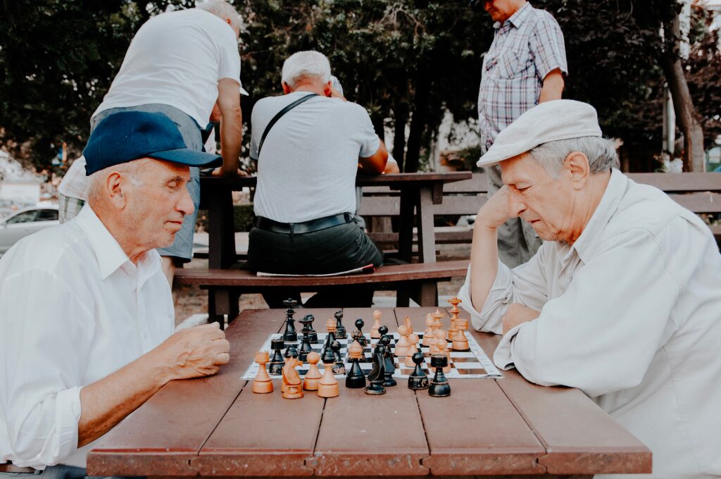 Früher in Rente, Zwei alte Männer spielen Schach