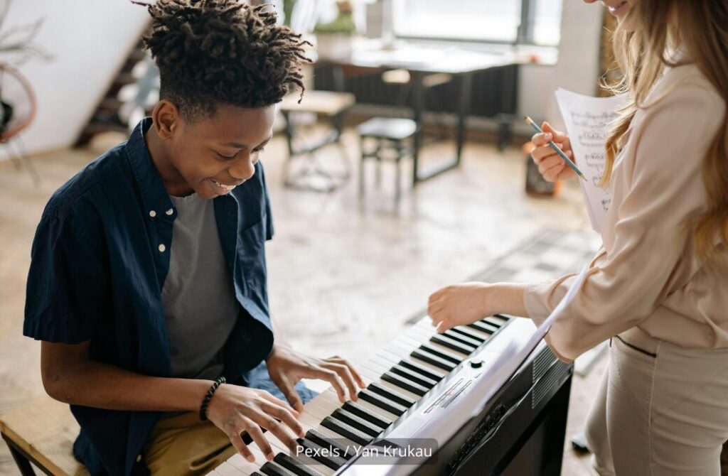 Haspa Musik Stiftung, Schüler lernt Klavier spielen