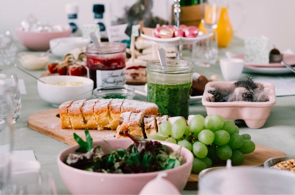 Osterbrunch in Hamburg, Ostertisch mit Frühstück