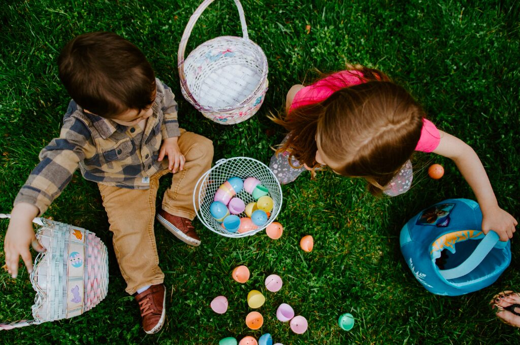 Ostern in Hamburg, Kindern bei der Ostereiersuche