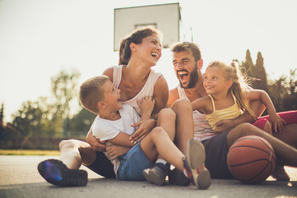Teaser, HaspaJoker, Sport, Familie beim Basketball spielen