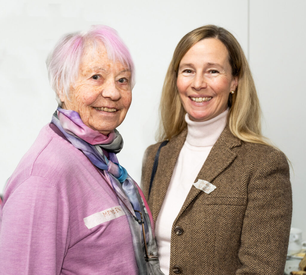 Stiftungszweck finden: Stifterin Liselotte Menzer und Stefanie Schuldt von der Haspa Hamburg Stiftung