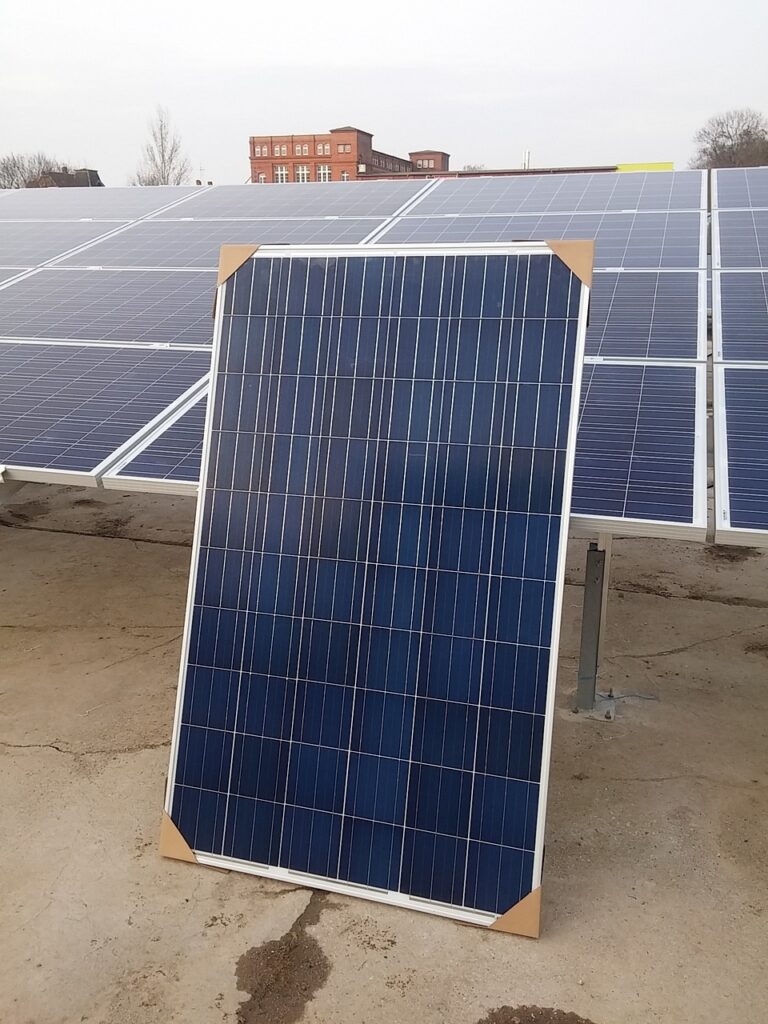 Solarthermie oder Photovoltaik für Warmwasser: PV-Modul