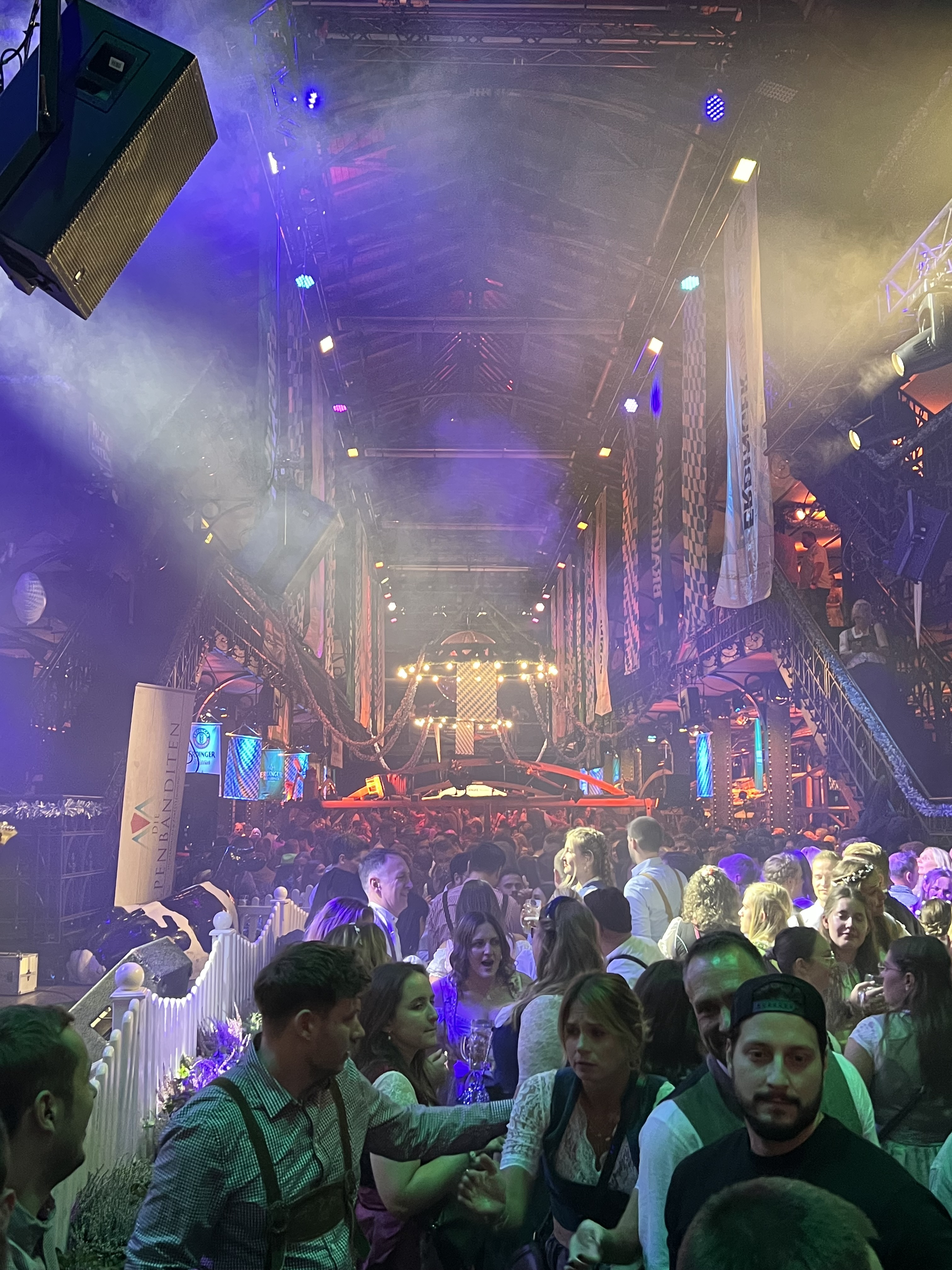 Oktoberfest in Hamburg: Das Oktoberfest in der Fischauktionshalle