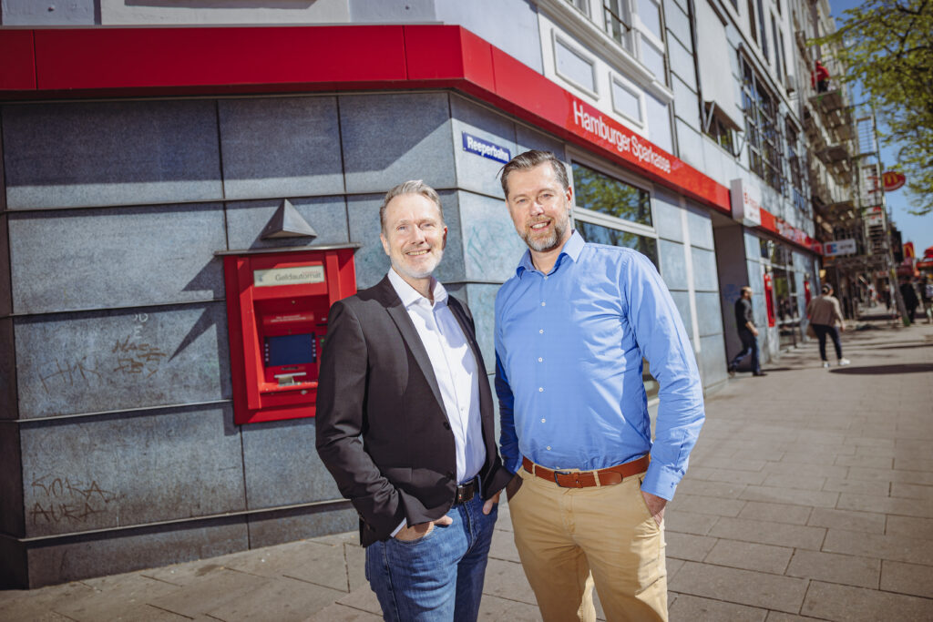 Haus 5: Haspa-Filialdirektor
Christian Schley (r.) und Sebastian Weyhing,
Geschäftsführer des „Haus 5“.