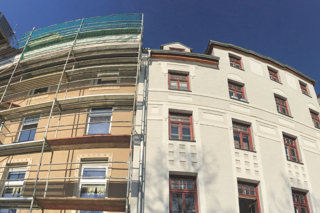 Vorher-Nachher Bild serielle Sanierung Fassade