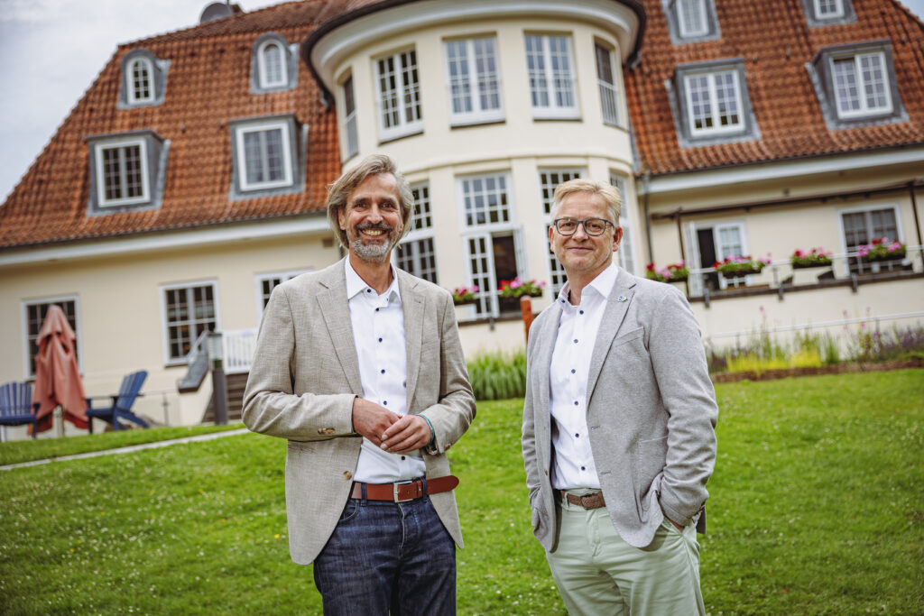 Kupferhof: Steffen Schumann mit Haspa-Filialdirektdor Sven Peters