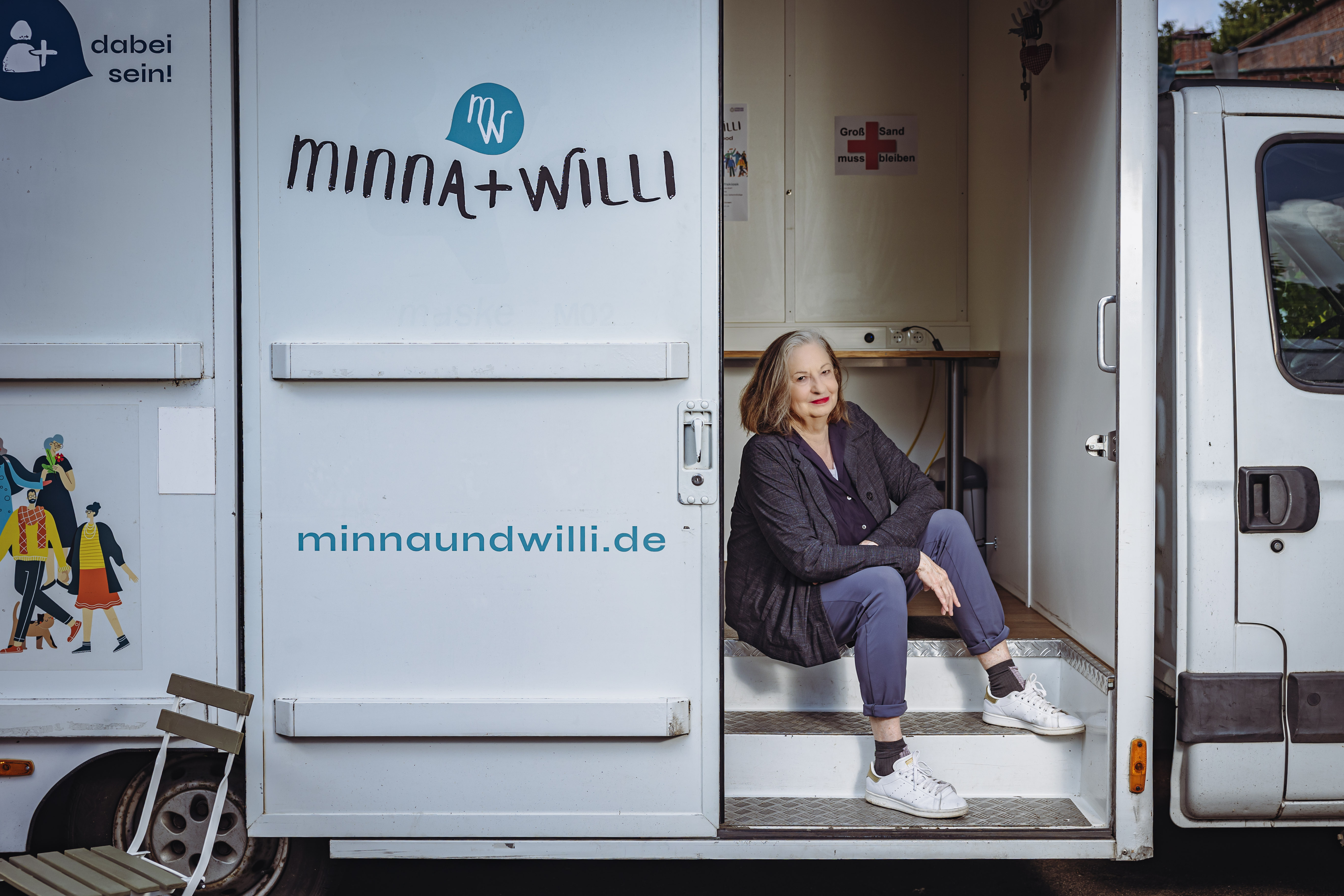 Dr. Babette Peters in ihrem mobilen Büro. Sie ist Gründerin des Wilhelmsburger Nachbarschaftsservices „Minna + Willi“.