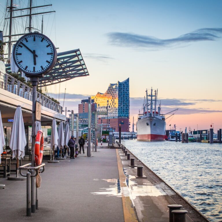 Landungsbrücken bei Sonnenuntergang