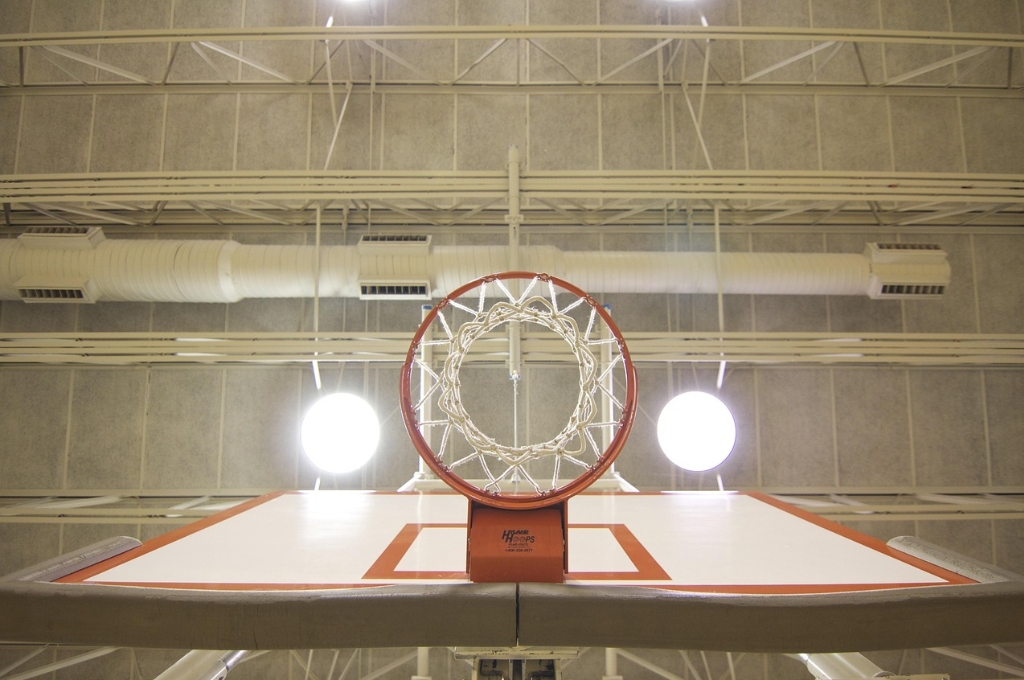 Baskeballkorb von unten