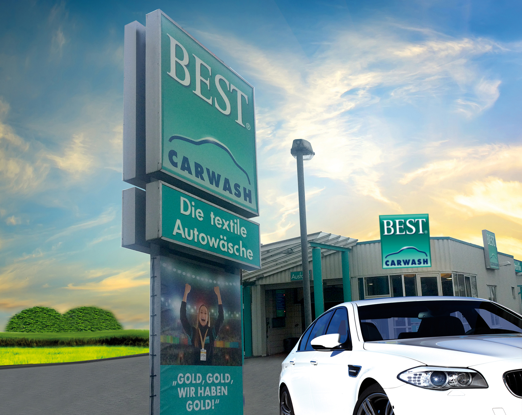 HaspaJoker Best Carwash: Ein weißes Auto steht vor einer Waschanlage