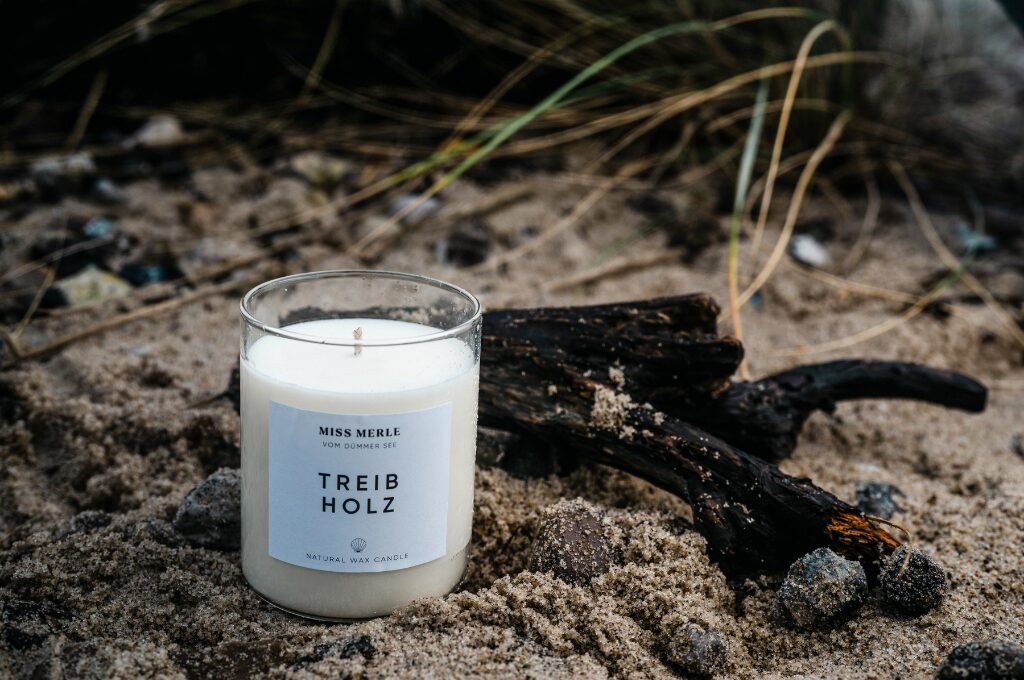 Duftkerze im Sand