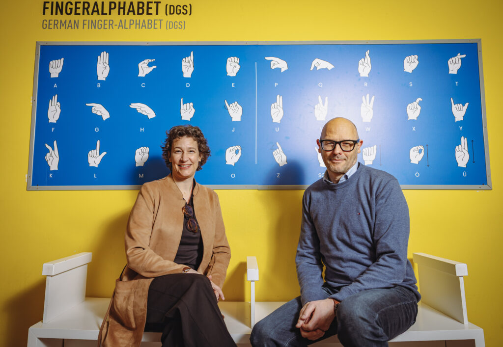 Bessermacher Dialoghaus: Svenja Weber, GF vom Dialog Impact (Dialog im Dunkeln) Hier mit Marcus Buschka (Haspa)